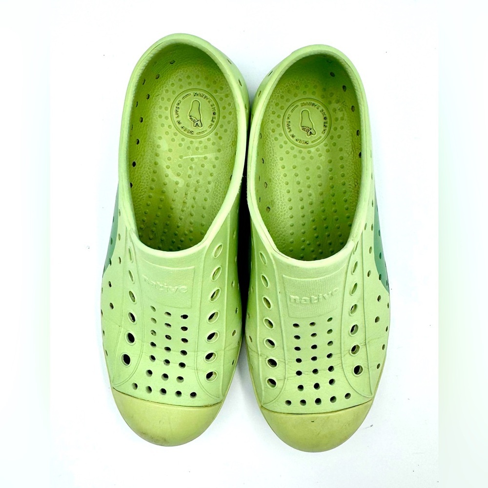 Native Sz J2 Kids Shoes in Light and Dark Green - Picture 3 of 6